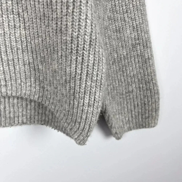 H&M Womens XS Grey Knit V Neck Wool Pullover Sweater Comfy - Picture 3 of 5